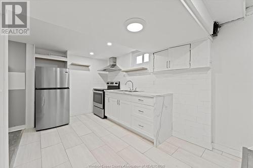 1828 Olive Road, Windsor, ON - Indoor Photo Showing Kitchen