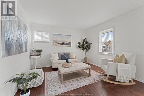 1828 Olive Road, Windsor, ON - Indoor Photo Showing Living Room