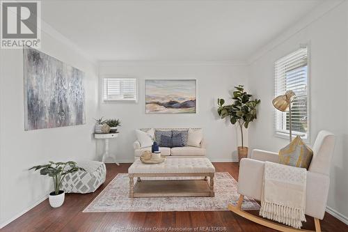 1828 Olive Road, Windsor, ON - Indoor Photo Showing Living Room