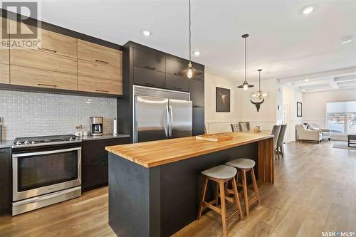 1328 Colony Street E, Saskatoon, SK - Indoor Photo Showing Kitchen With Upgraded Kitchen