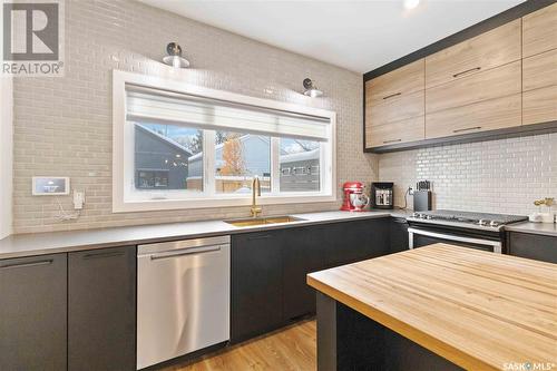 1328 Colony Street E, Saskatoon, SK - Indoor Photo Showing Kitchen