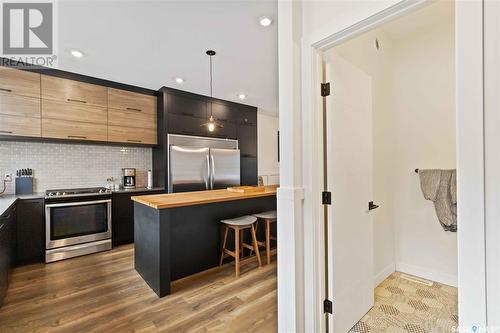 1328 Colony Street E, Saskatoon, SK - Indoor Photo Showing Kitchen With Upgraded Kitchen