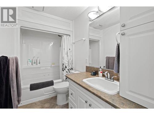 2613 Irvine Avenue, Merritt, BC - Indoor Photo Showing Bathroom