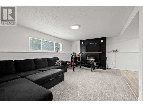 2613 Irvine Avenue, Merritt, BC - Indoor Photo Showing Living Room