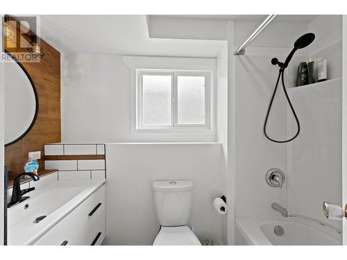 2613 Irvine Avenue, Merritt, BC - Indoor Photo Showing Bathroom