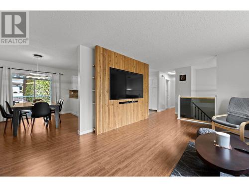 2613 Irvine Avenue, Merritt, BC - Indoor Photo Showing Living Room