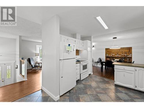 2613 Irvine Avenue, Merritt, BC - Indoor Photo Showing Kitchen