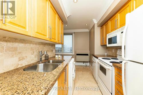 403 - 2615 Keele Street, Toronto, ON - Indoor Photo Showing Kitchen With Double Sink