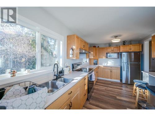 117 Hyslop Drive, Penticton, BC - Indoor Photo Showing Kitchen With Double Sink