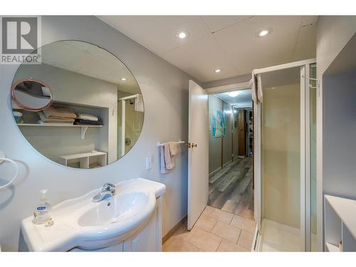 3-Piece Bathroom - 117 Hyslop Drive, Penticton, BC - Indoor Photo Showing Bathroom