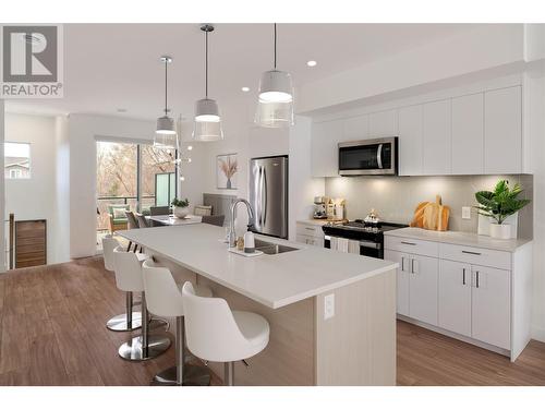 Kitchen - 1225 Findlay Road Unit# 9, Kelowna, BC - Indoor Photo Showing Kitchen With Double Sink With Upgraded Kitchen