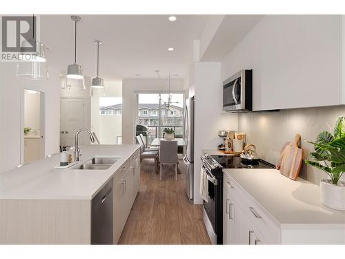 Kitchen - 1225 Findlay Road Unit# 9, Kelowna, BC - Indoor Photo Showing Kitchen With Double Sink With Upgraded Kitchen