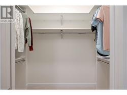 Walk-In-Closet - 