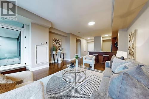 217 - 1 Hurontario Street, Mississauga, ON - Indoor Photo Showing Living Room