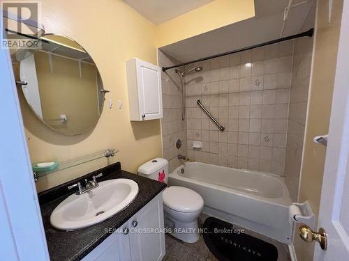 36 Amberhill Way, Aurora, ON - Indoor Photo Showing Bathroom