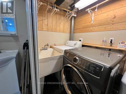 36 Amberhill Way, Aurora, ON - Indoor Photo Showing Laundry Room