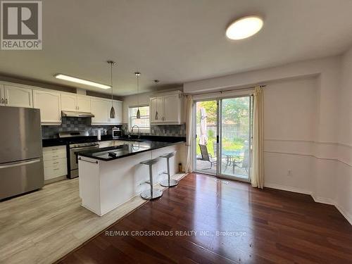 36 Amberhill Way, Aurora, ON - Indoor Photo Showing Kitchen