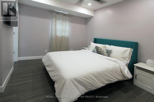 Upper - 2134 Dundas Street W, Toronto, ON - Indoor Photo Showing Bedroom