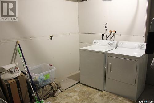 137 503 Colonel Otter Drive, Swift Current, SK - Indoor Photo Showing Laundry Room