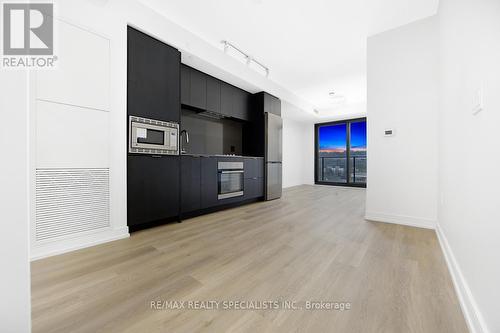 1401 - 1 Jarvis Street, Hamilton, ON - Indoor Photo Showing Kitchen