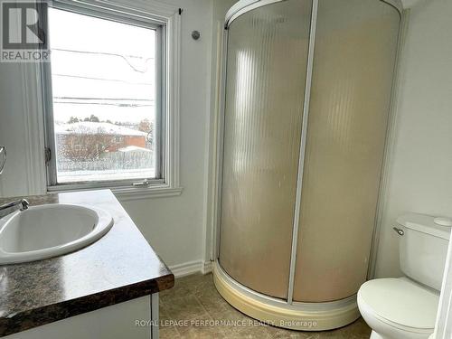 110 Eleventh Street E, Cornwall, ON - Indoor Photo Showing Bathroom