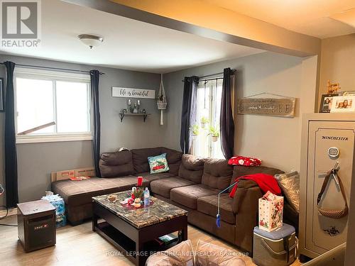 110 Eleventh Street E, Cornwall, ON - Indoor Photo Showing Living Room