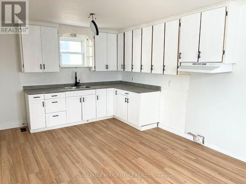 110 Eleventh Street E, Cornwall, ON - Indoor Photo Showing Kitchen With Double Sink