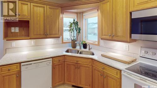 3062 Birch Crescent, Regina, SK - Indoor Photo Showing Kitchen With Double Sink