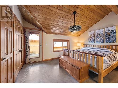 2416 Fairways Drive, Sun Peaks, BC - Indoor Photo Showing Bedroom