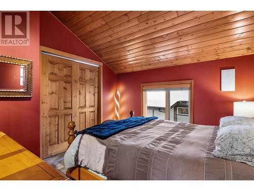 2416 Fairways Drive, Sun Peaks, BC - Indoor Photo Showing Bedroom