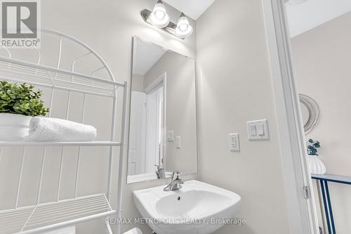 1071 Cameo Street, Pickering, ON - Indoor Photo Showing Bathroom