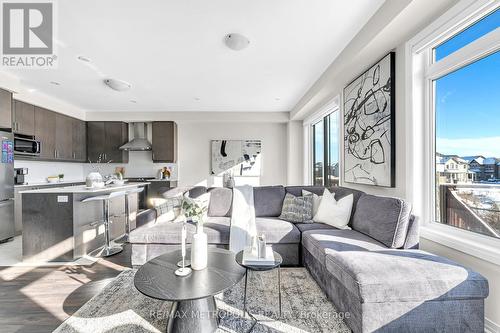 1071 Cameo Street, Pickering, ON - Indoor Photo Showing Living Room