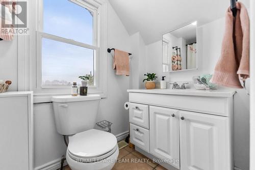 43 Mutual Avenue, Renfrew, ON - Indoor Photo Showing Bathroom