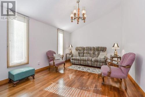 754238 Second Line Ehs, Mono, ON - Indoor Photo Showing Living Room