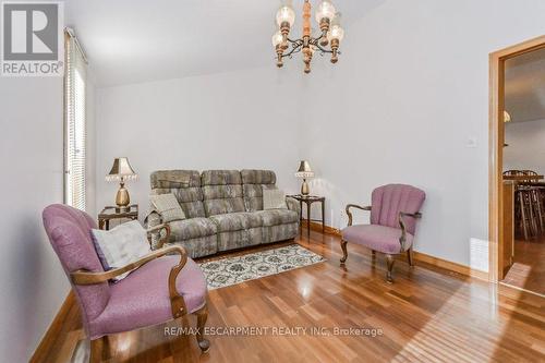 754238 Second Line Ehs, Mono, ON - Indoor Photo Showing Living Room