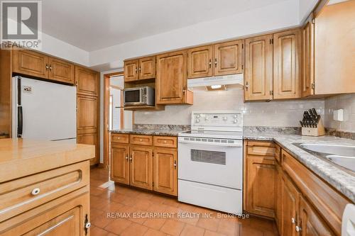 754238 Second Line Ehs, Mono, ON - Indoor Photo Showing Kitchen