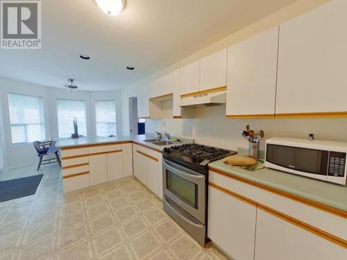 6358 King Ave, Powell River, BC - Indoor Photo Showing Kitchen With Double Sink