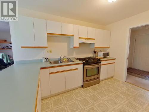 6358 King Ave, Powell River, BC - Indoor Photo Showing Kitchen With Double Sink