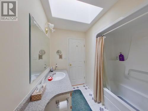 6358 King Ave, Powell River, BC - Indoor Photo Showing Bathroom