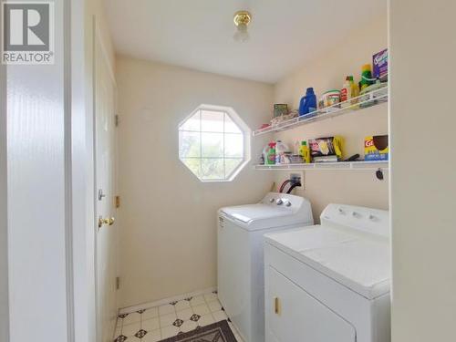 6358 King Ave, Powell River, BC - Indoor Photo Showing Laundry Room