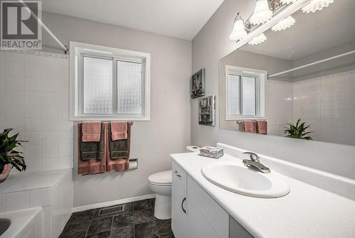 373 Rio Drive S, Kelowna, BC - Indoor Photo Showing Bathroom