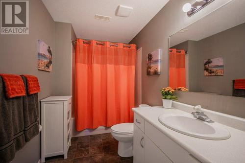 373 Rio Drive S, Kelowna, BC - Indoor Photo Showing Bathroom