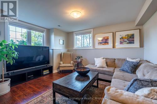 81 Glancaster Road, Hamilton (Ancaster), ON - Indoor Photo Showing Living Room