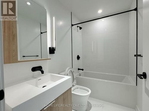 2501 - 127 Broadway Avenue, Toronto, ON - Indoor Photo Showing Bathroom