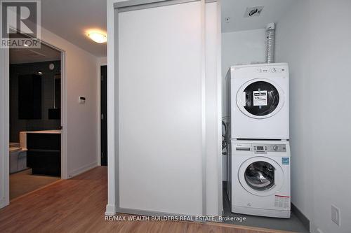 210 - 377 Madison Avenue, Toronto, ON - Indoor Photo Showing Laundry Room