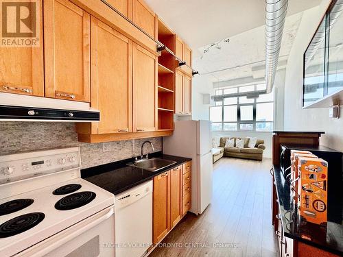 Ph48 - 155 Dalhousie Street, Toronto, ON - Indoor Photo Showing Kitchen