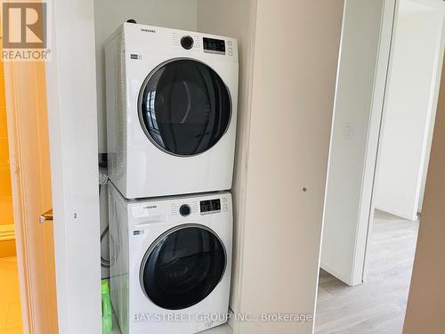 1206 - 159 Dundas Street E, Toronto, ON - Indoor Photo Showing Laundry Room