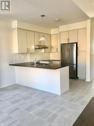 9 Grinnel Road, East Gwillimbury, ON - Indoor Photo Showing Kitchen