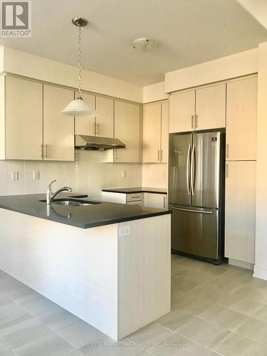 9 Grinnel Road, East Gwillimbury, ON - Indoor Photo Showing Kitchen With Double Sink