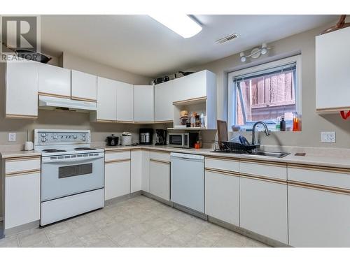 935 Dominion Street, Kamloops, BC - Indoor Photo Showing Kitchen With Double Sink